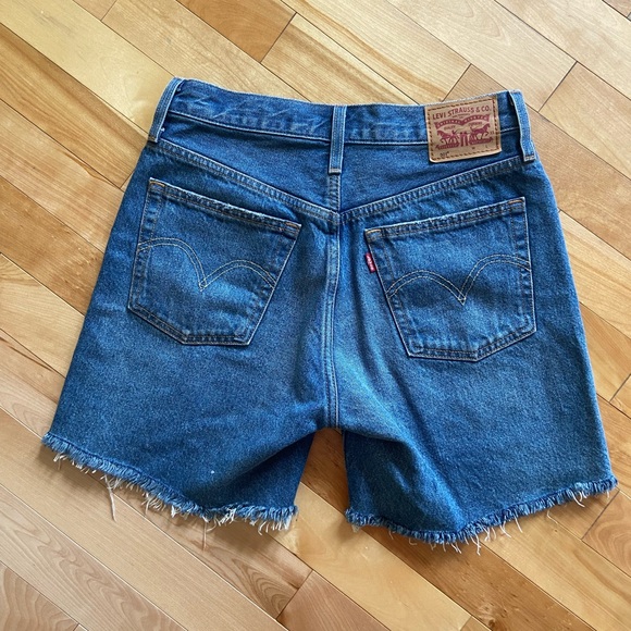 Levis shorts mid thigh - Picture 2 of 3
